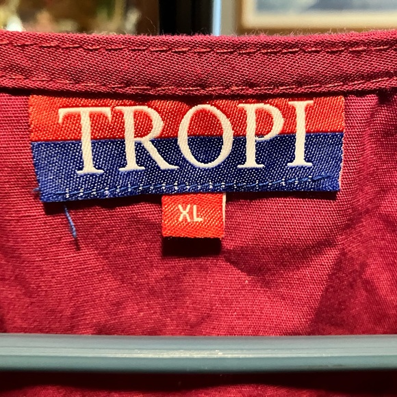 BUNDLE OF 8 SCRUB TOPS - Picture 8 of 15